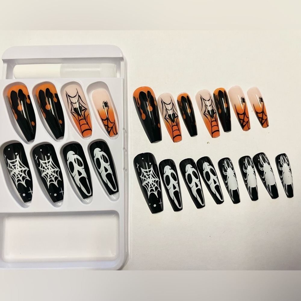 New, 22 pieces Halloween Nail Set Size M